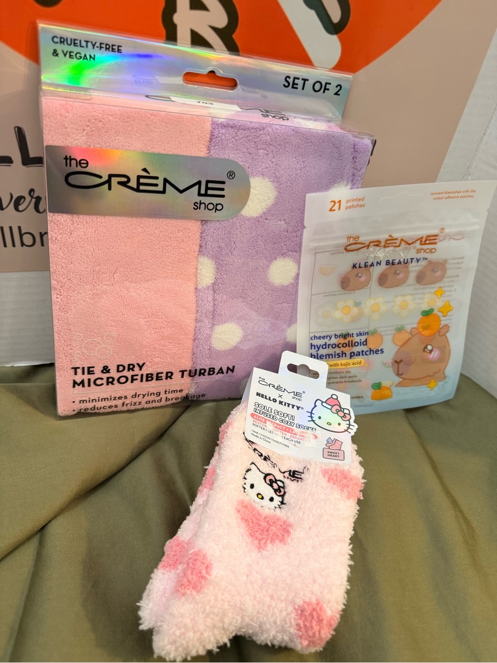 The Crème Shop Bundle Microfiber Hair Turban + Hello Kitty Socks + Blemish Patch - Picture 3 of 6